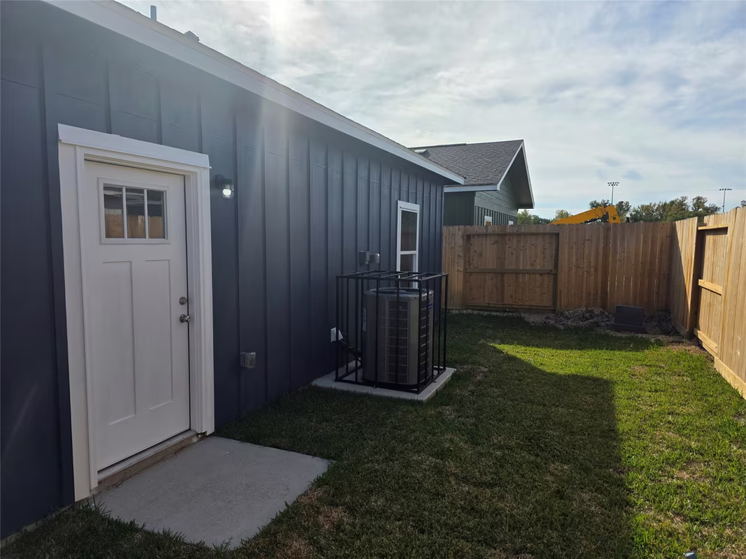 Photo 7 of 9905 Dipping Brook Street, Houston, TX