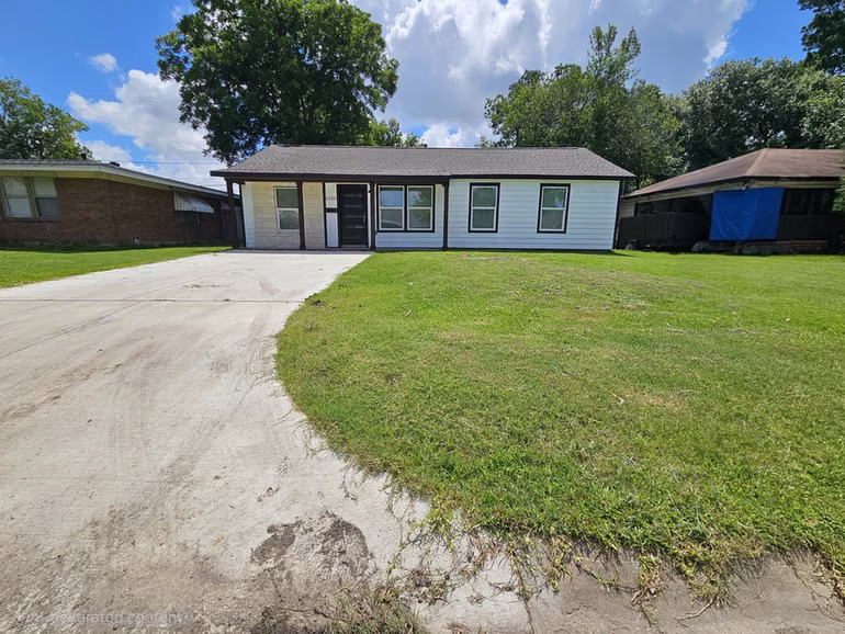 Photo 2 of 2129 Raspberry Lane, Pasadena, TX