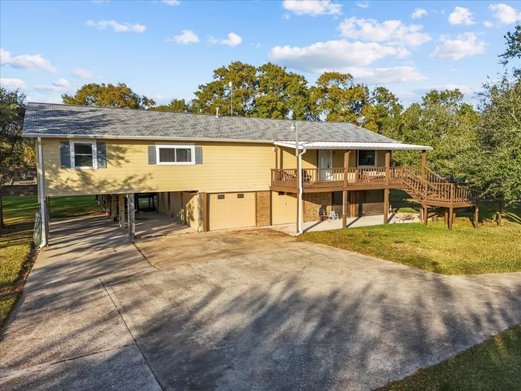 Photo 3 of 603 Shady Glen Drive, Anahuac, TX