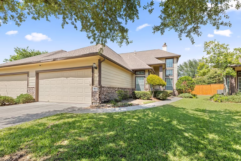 Photo 3 of 10822 Wysall Cliff Court, Houston, TX