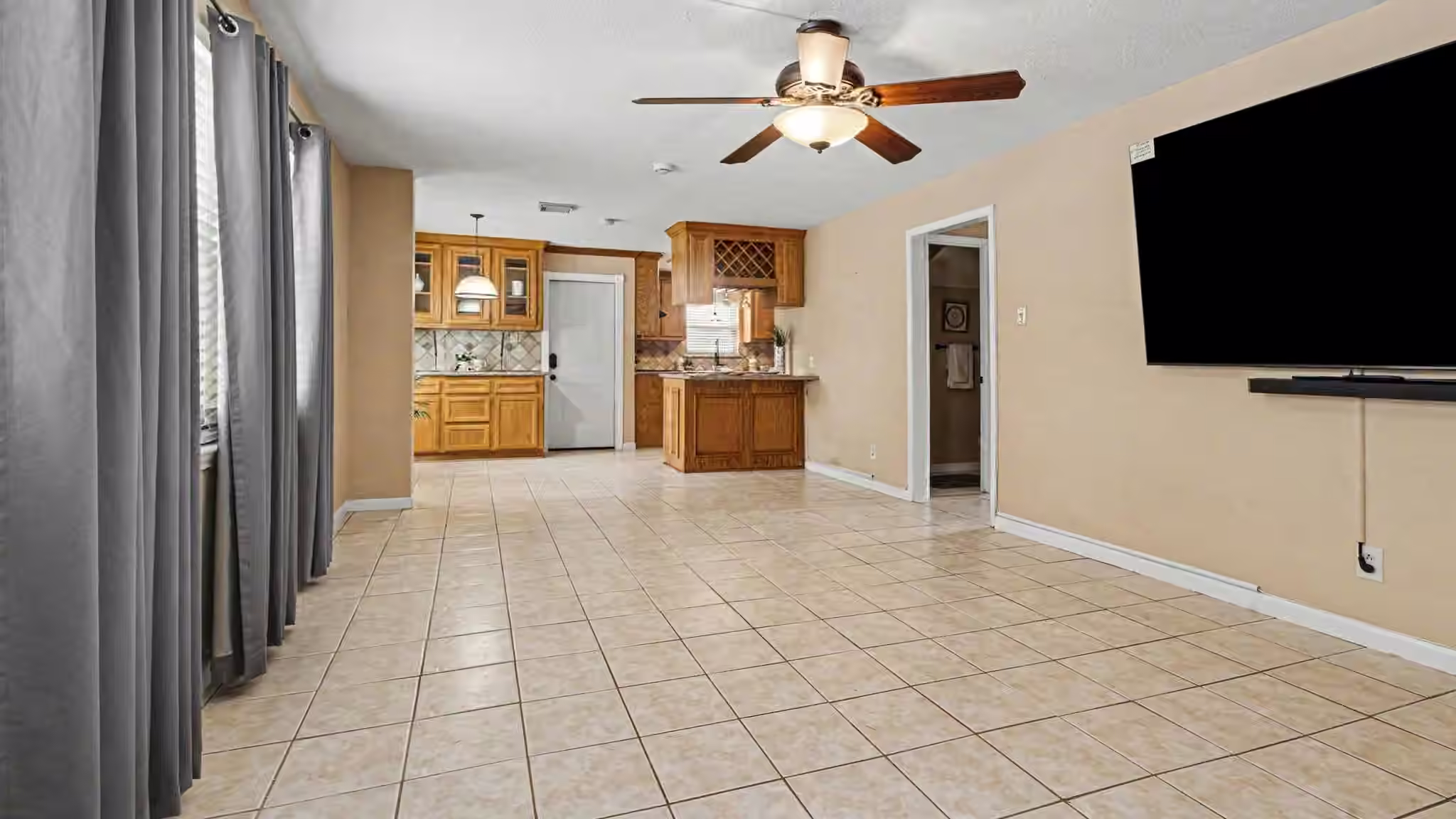 Photo 4 of 15914 Dunmoor Drive, Houston, TX
