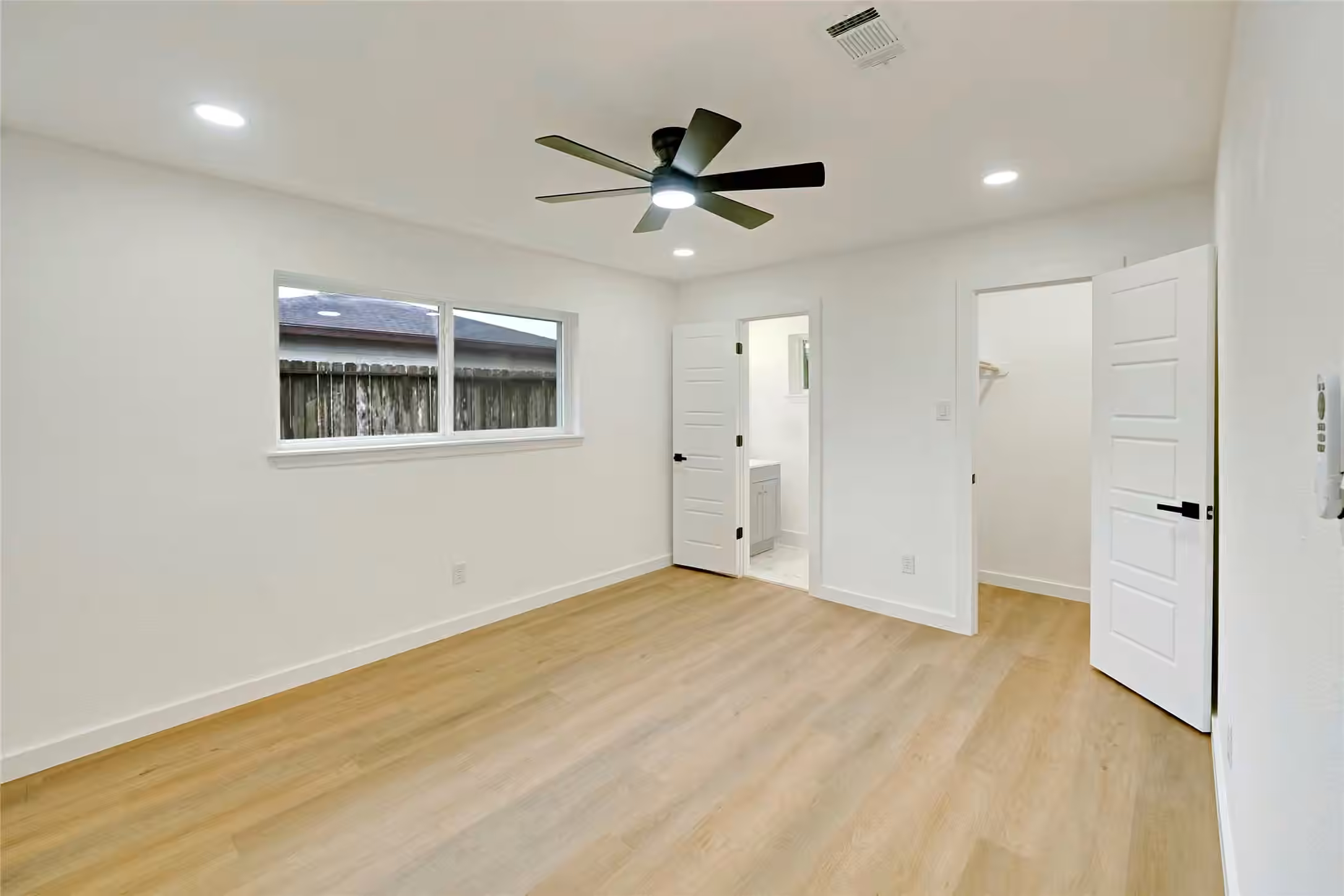 Photo 6 of 12930 Segrest Drive, Houston, TX