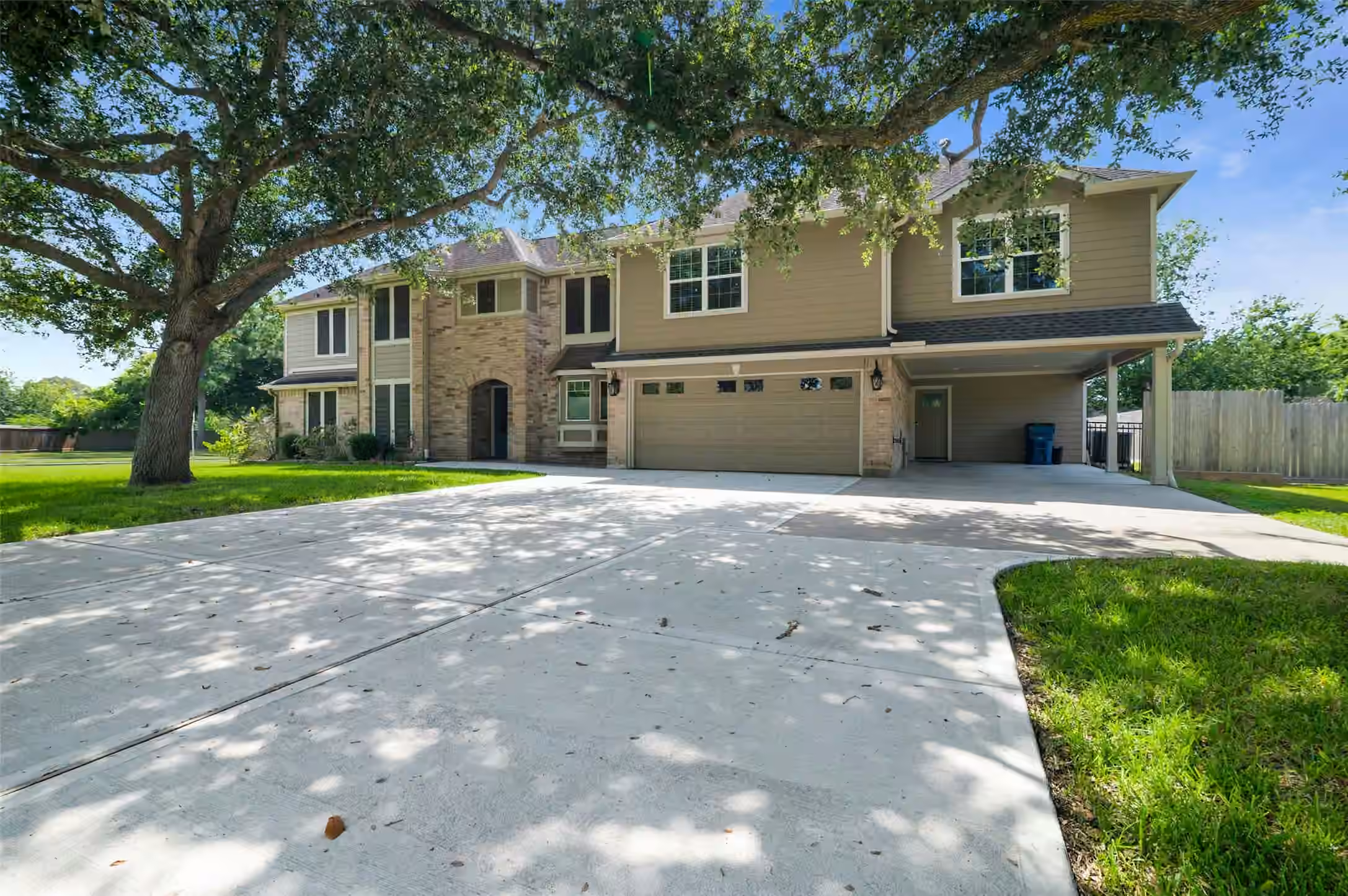 Photo of 705 Briarmeadow Avenue, Friendswood, TX 77546