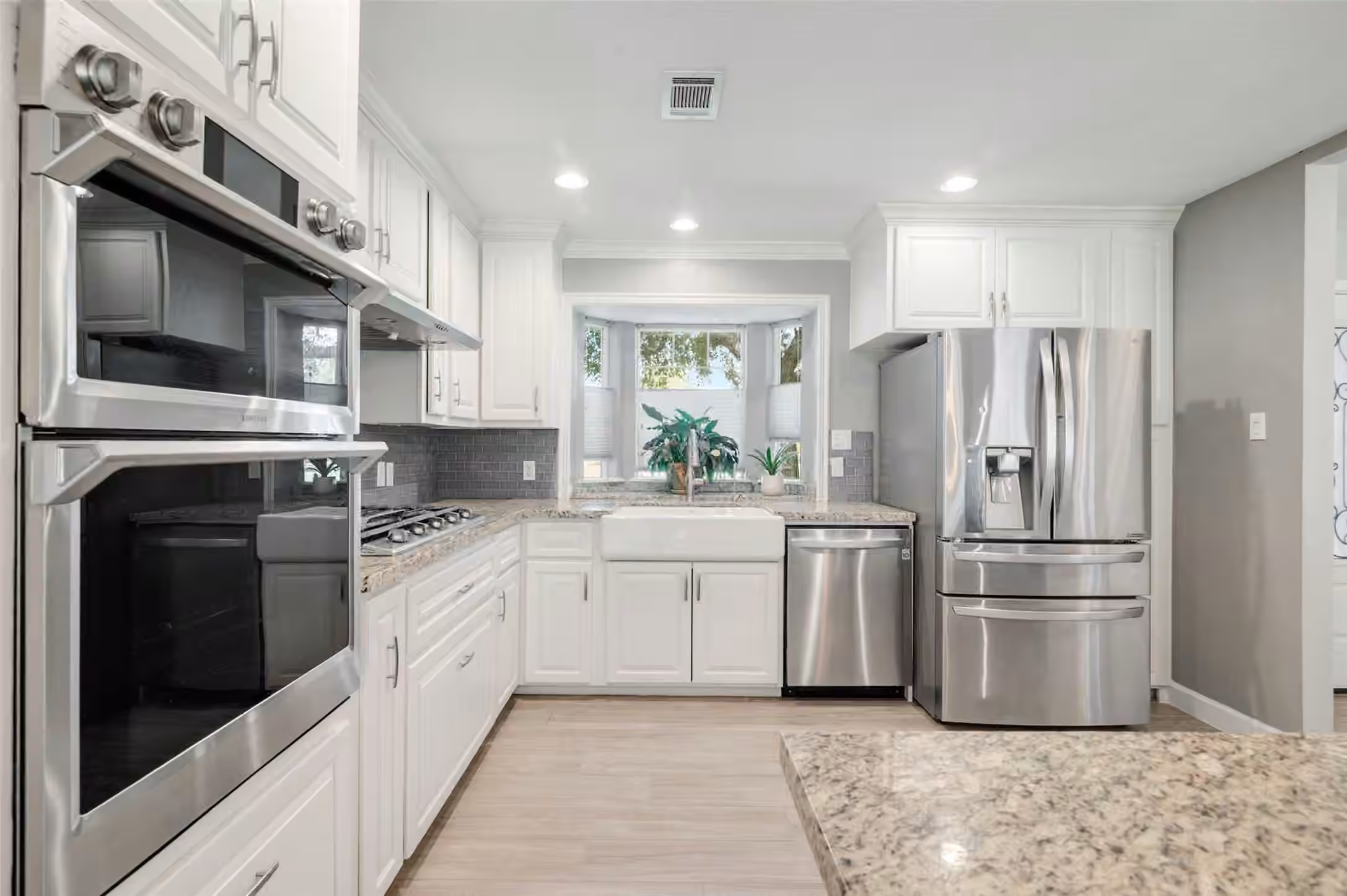 Photo 7 of 705 Briarmeadow Avenue, Friendswood, TX