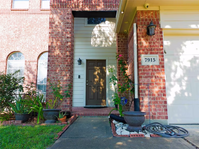 Photo 2 of 7915 Corrian Park Circle, Houston, TX