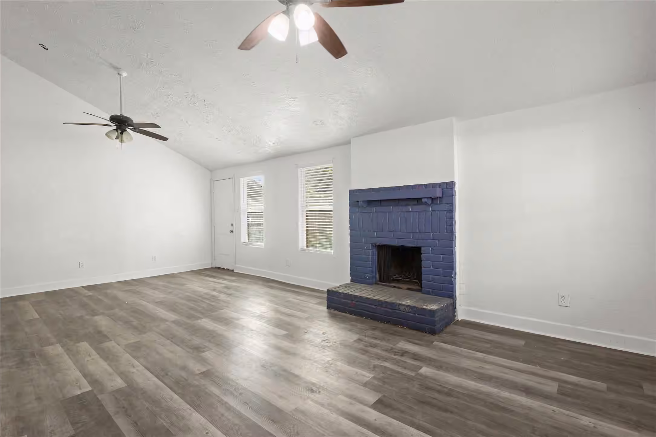 Photo 4 of 10027 Towne Mist Drive, Sugar Land, TX
