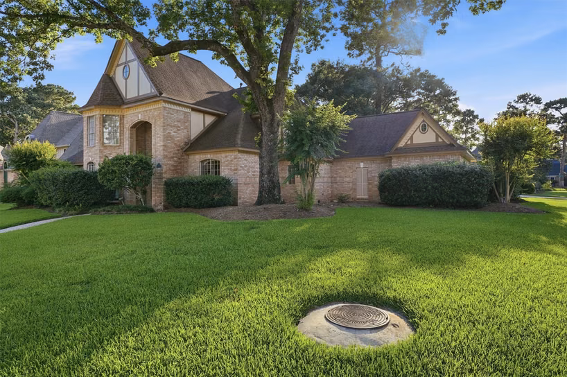 Photo 3 of 5819 Rocky Brook Drive, Houston, TX