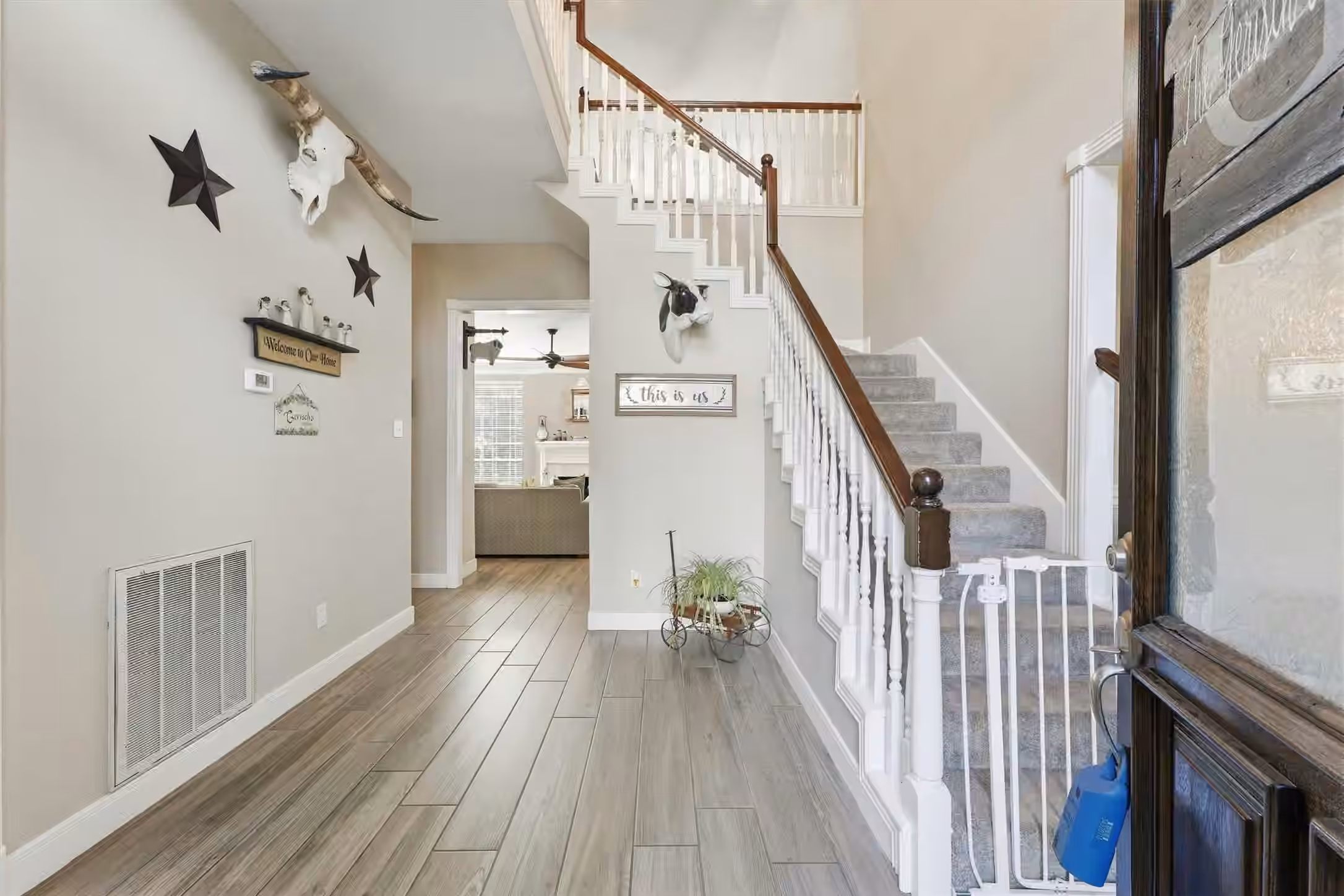 Photo 6 of 5819 Rocky Brook Drive, Houston, TX