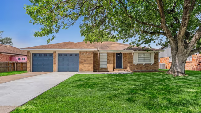 Photo of 4523 Hemlock Drive, Baytown, TX
