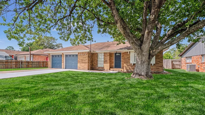 Photo 2 of 4523 Hemlock Drive, Baytown, TX