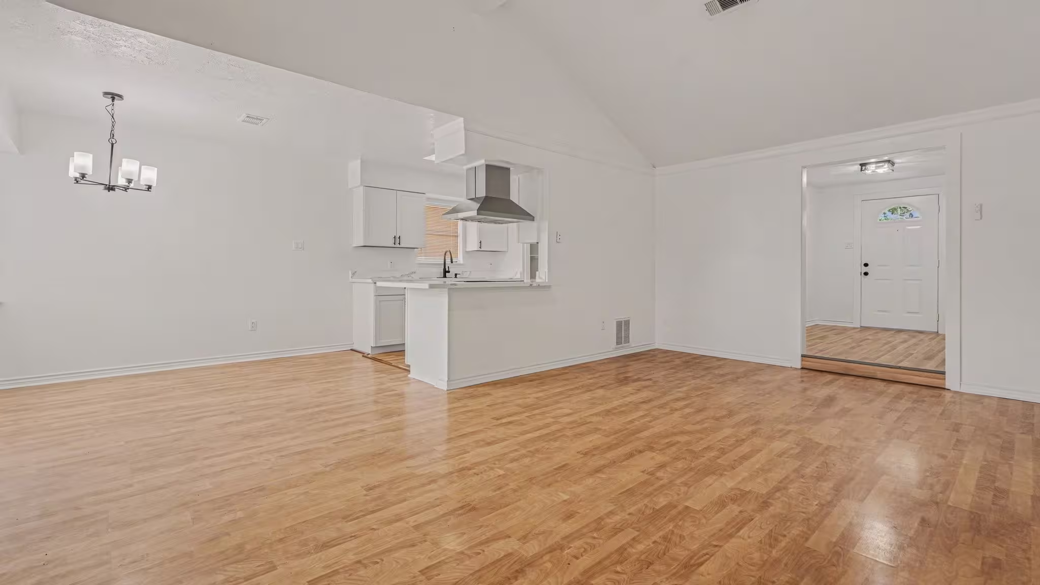 Photo 4 of 4523 Hemlock Drive, Baytown, TX