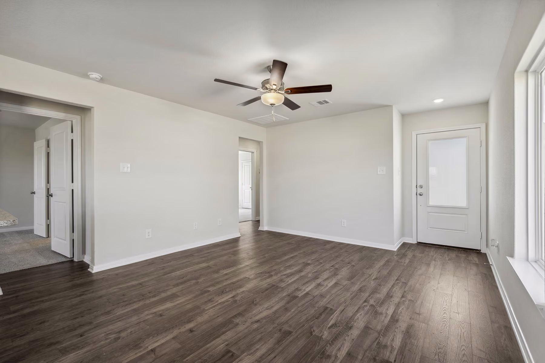 Photo 4 of 16475 Honeysuckle Hill Drive, Conroe, TX
