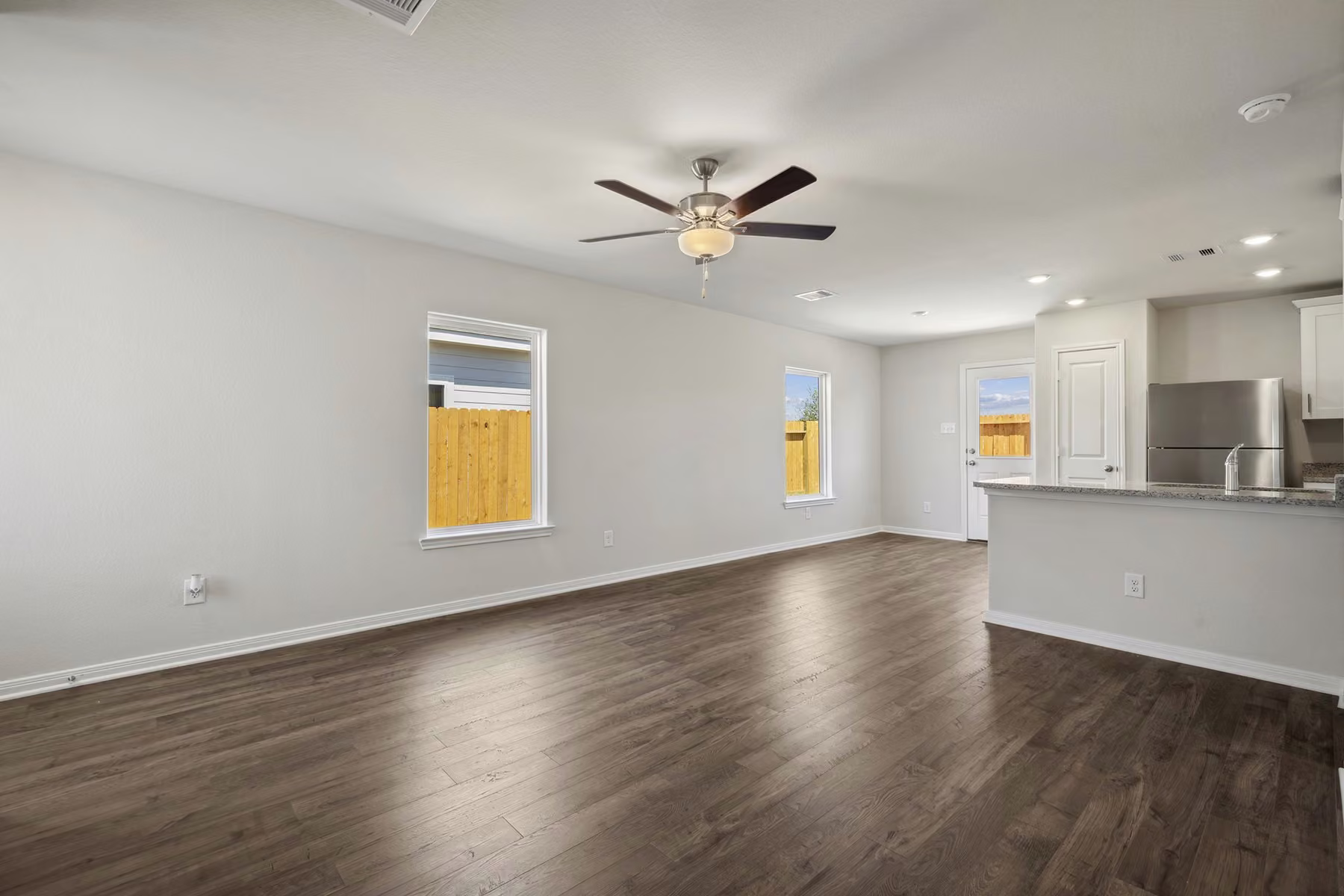 Photo 6 of 16475 Honeysuckle Hill Drive, Conroe, TX