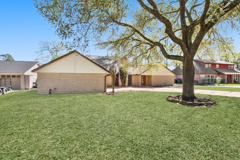 Photo 2 of 1134 Chestnut Ridge Road, Houston, TX