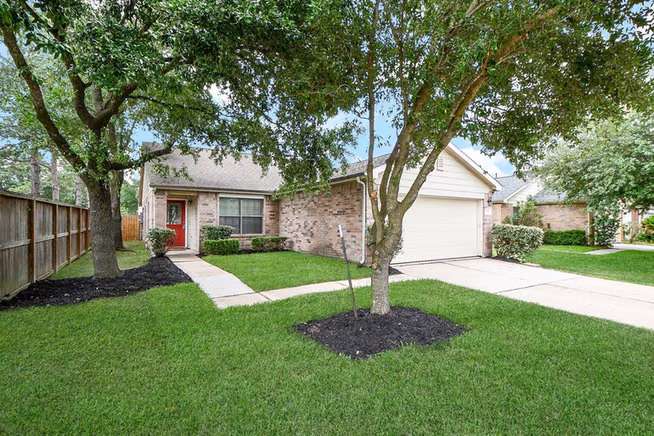 Photo 3 of 29530 Legends Glen Drive, Spring, TX