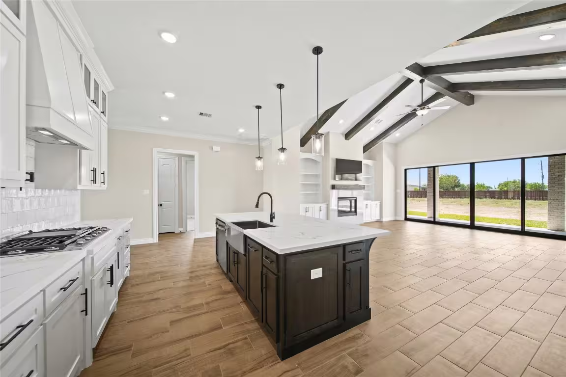 Photo 5 of 13011 Willow Drive, Needville, TX