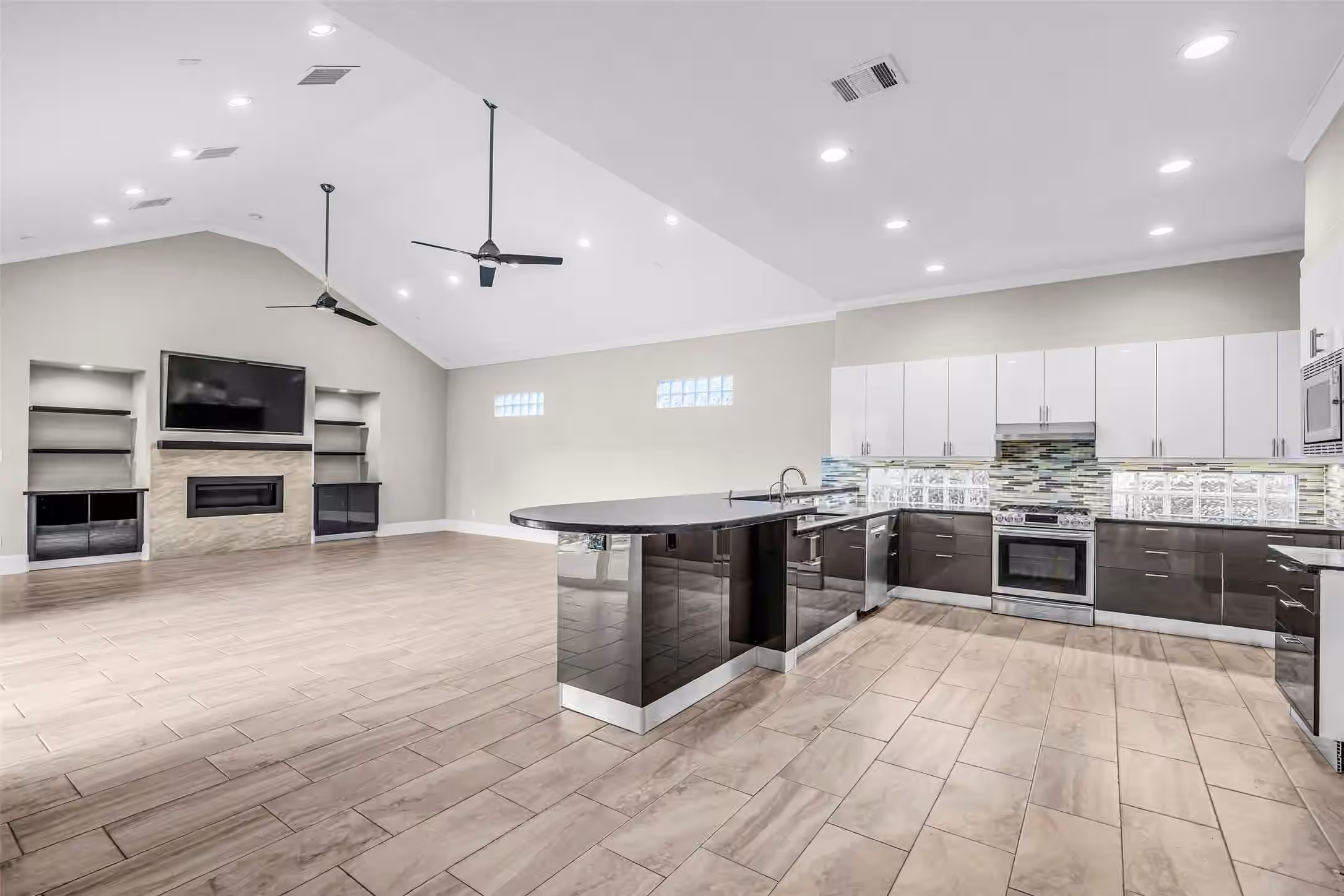 Photo 4 of 25718 Muirfield Bend Court, Spring, TX