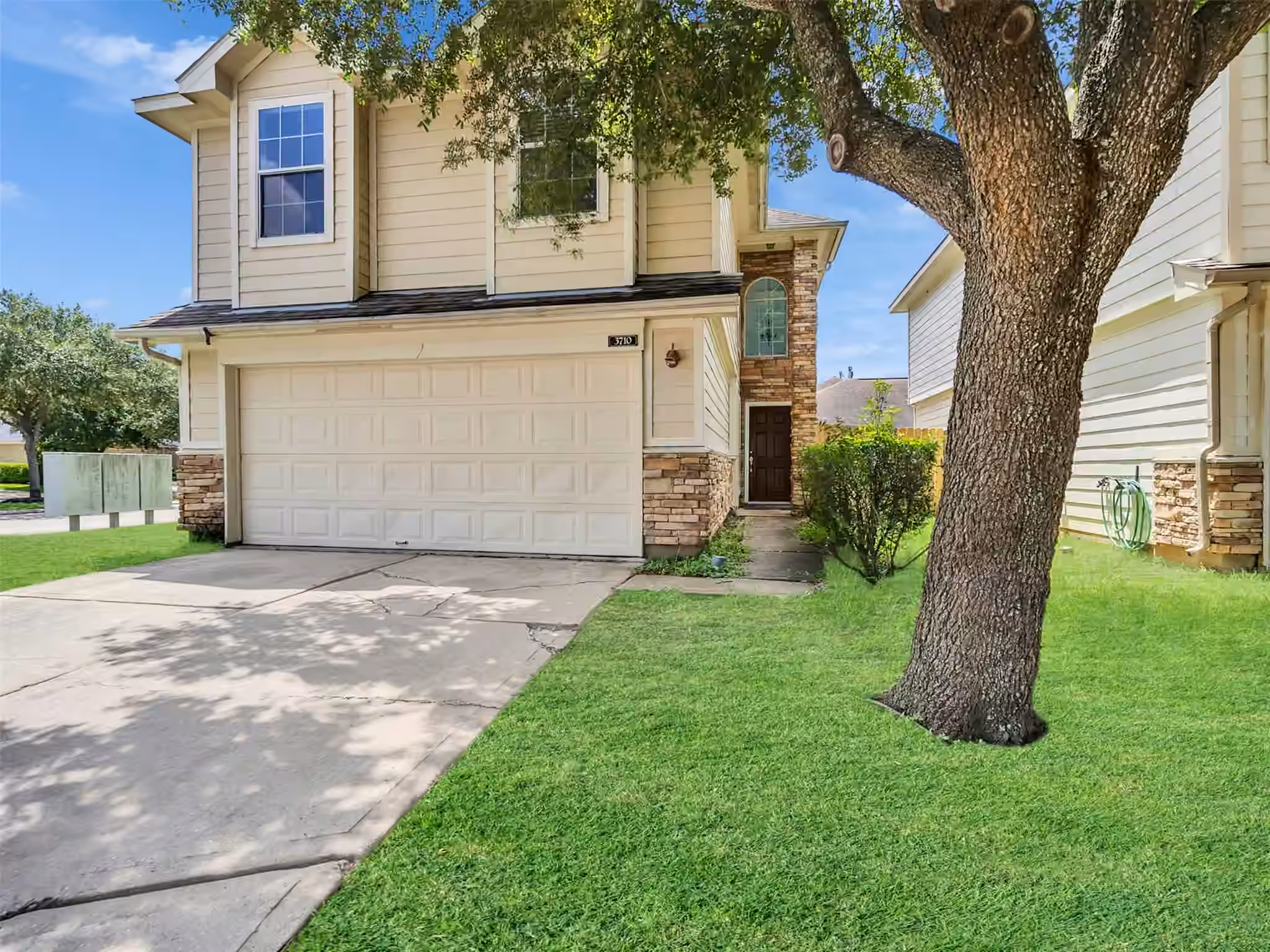Photo 3 of 3710 Windmill Village Drive, Houston, TX