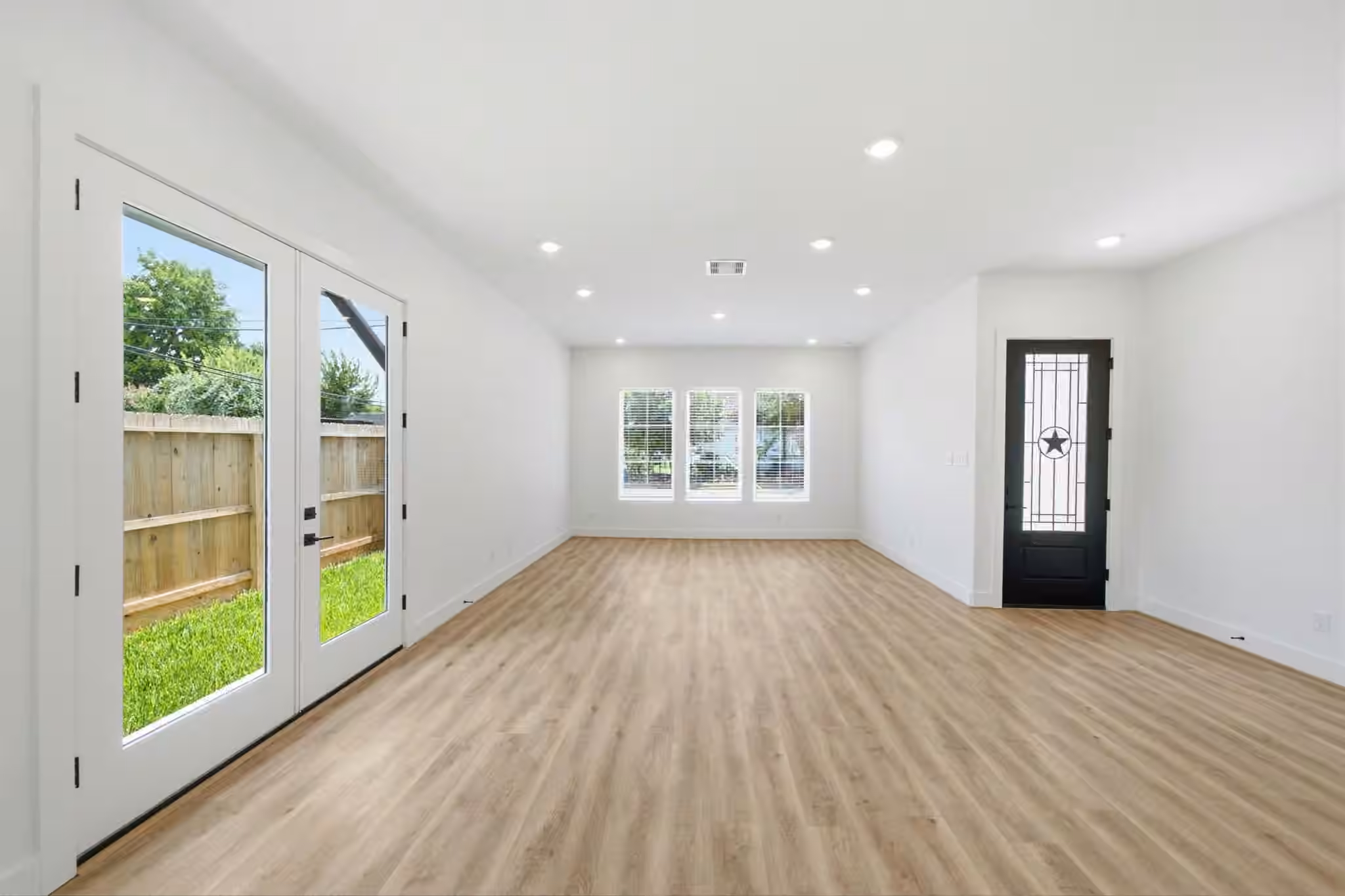Photo 4 of 1613 Luzon Street, Houston, TX