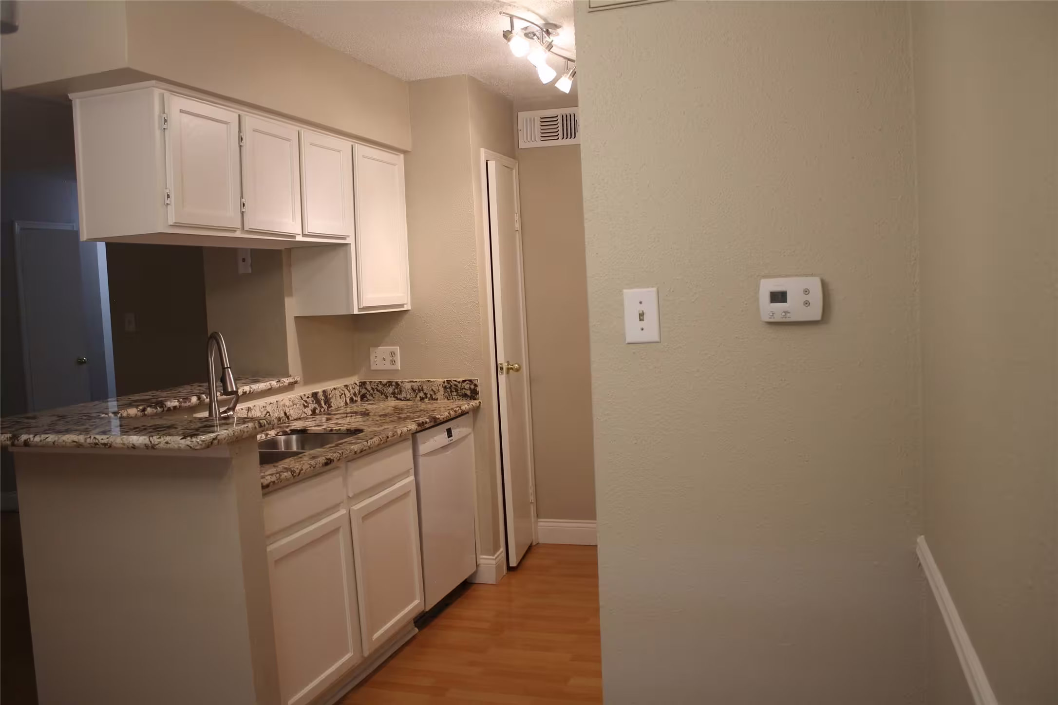 Photo 4 of 2120 El Paseo Street 2810, Houston, TX