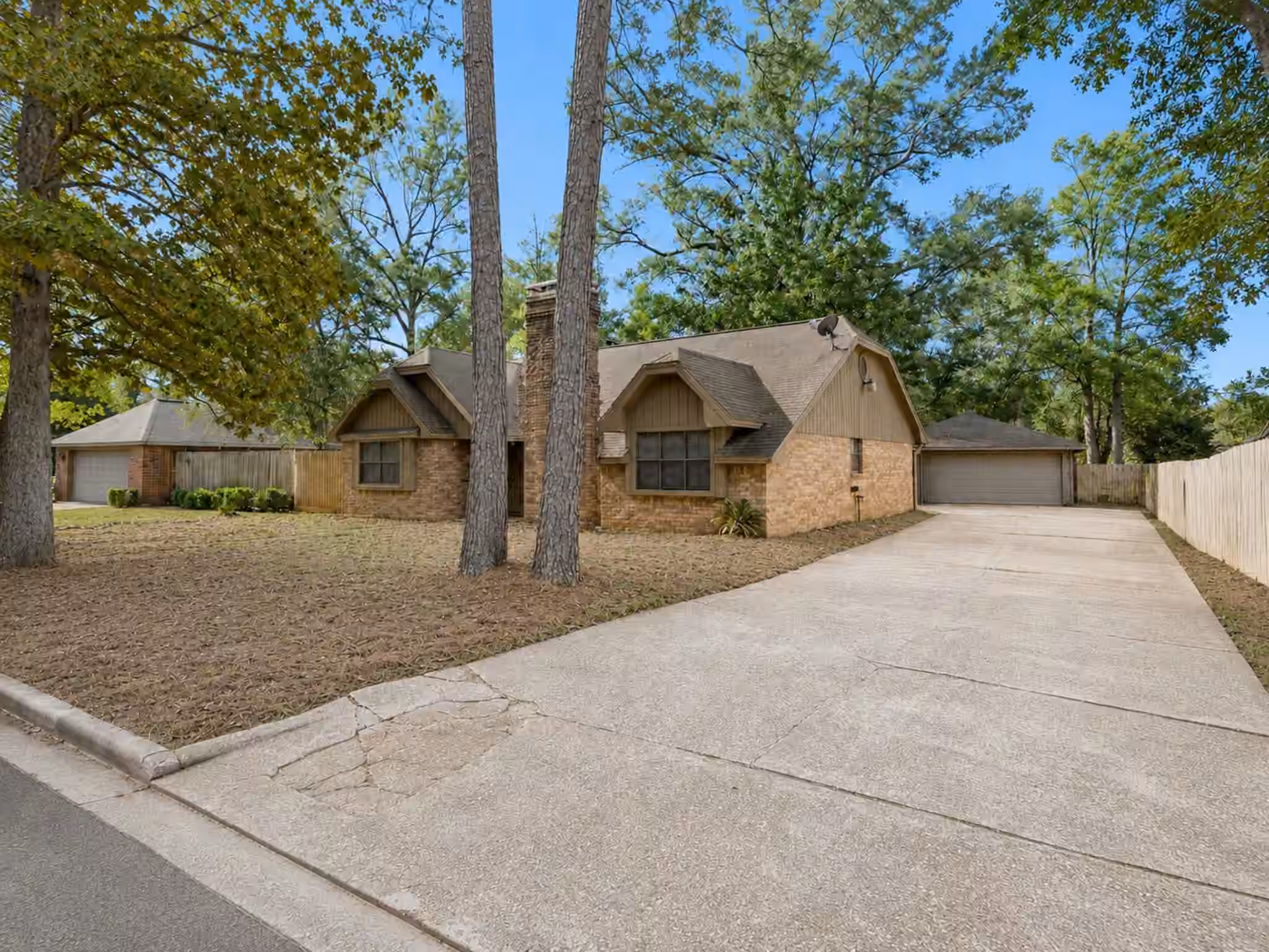 Photo 2 of 208 Cliffbrook Lane, Cleveland, TX