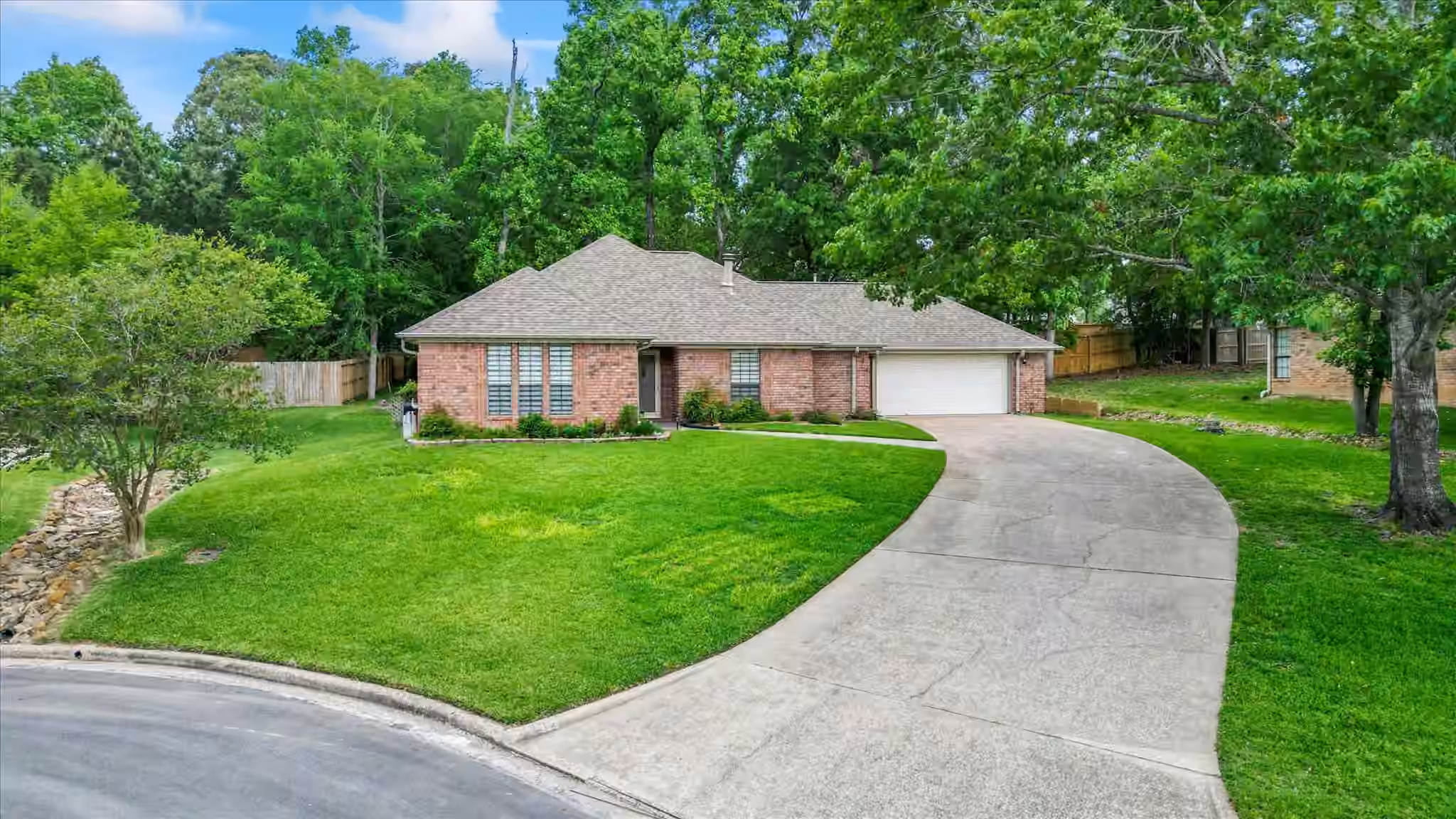 Photo 4 of 2013 Wickersham Drive, Huntsville, TX