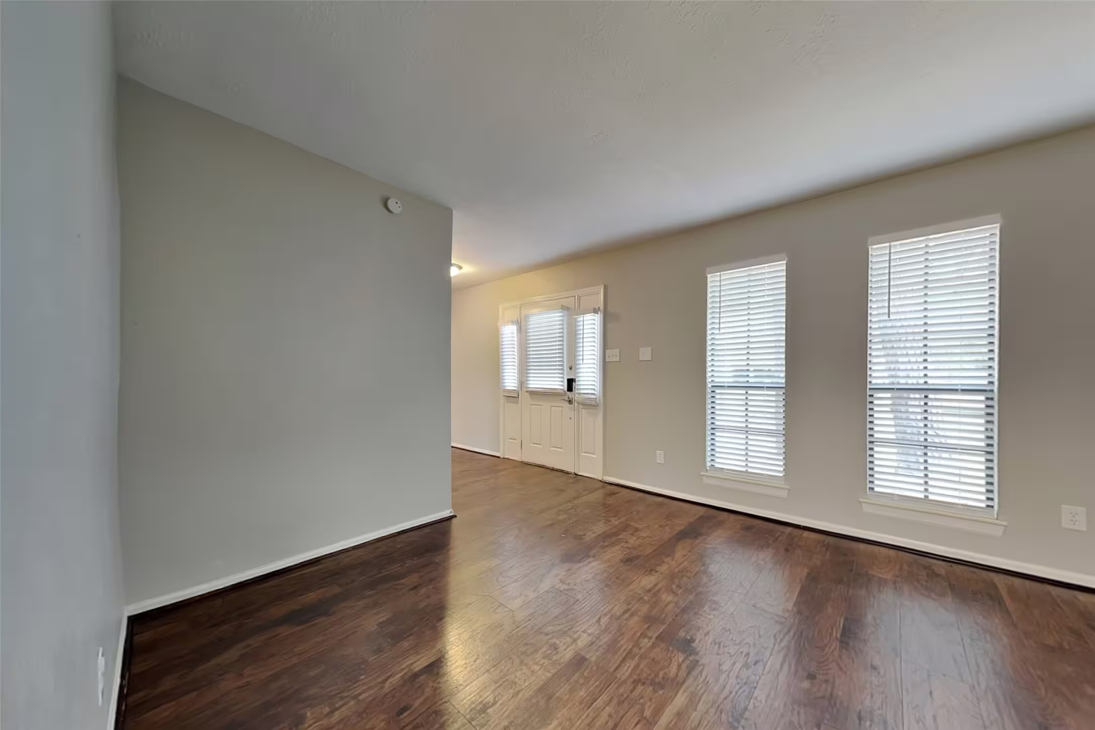 Photo 3 of 134 E Pathfinders Circle, The Woodlands, TX