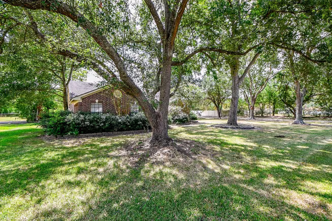 Photo of 25121 Lakeview Road, Katy, TX 77494