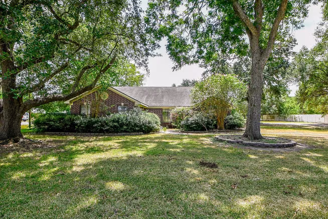 Photo 2 of 25121 Lakeview Road, Katy, TX