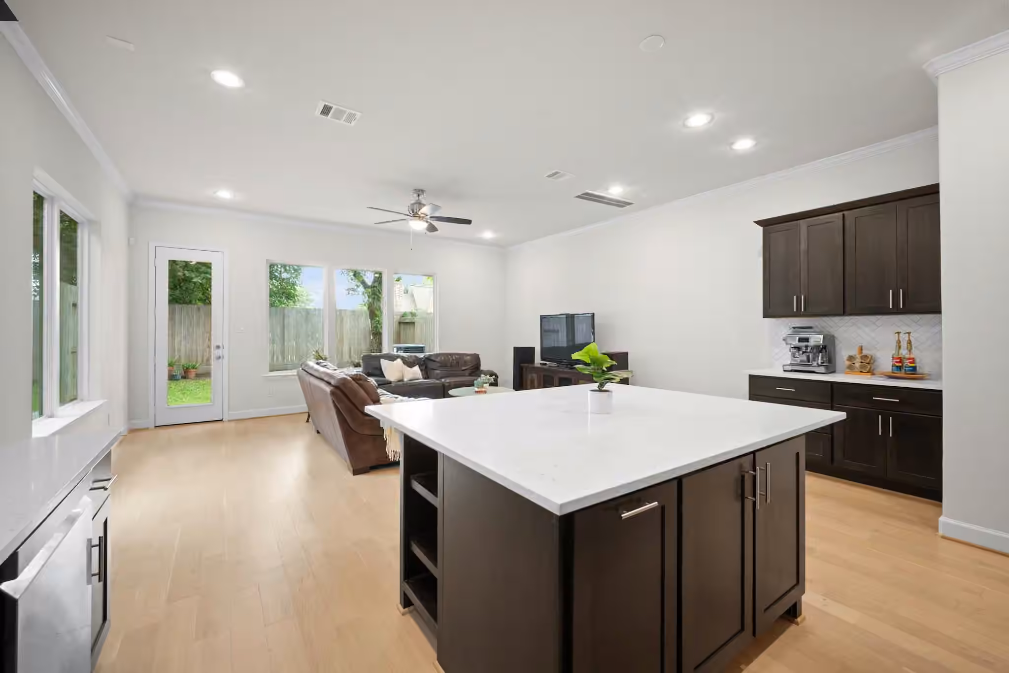 Photo 6 of 1648 Bonnie Brae Street, Houston, TX