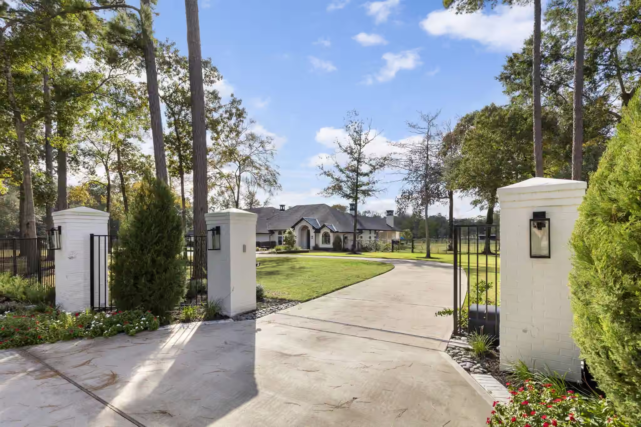 Photo 2 of 15240 Saddlewood Drive, Conroe, TX