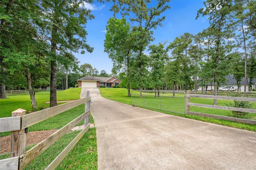 Photo 6 of 605 Pelican Street, Magnolia, TX