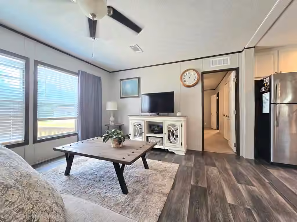Photo 4 of 7715 Walnut Tree Lane, Plantersville, TX