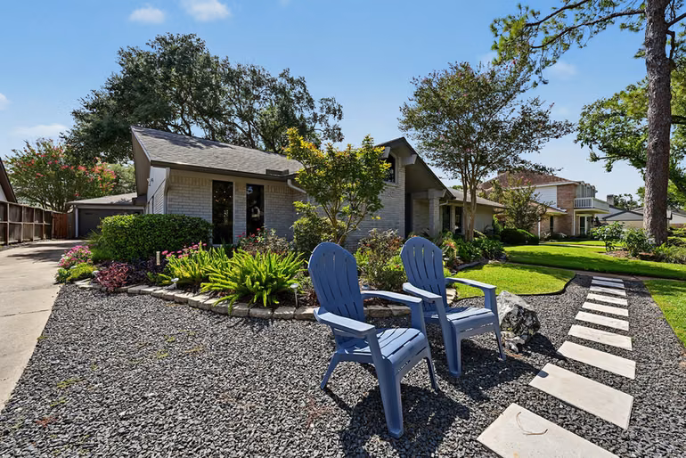 Photo 3 of 2750 Fontana Drive, Houston, TX