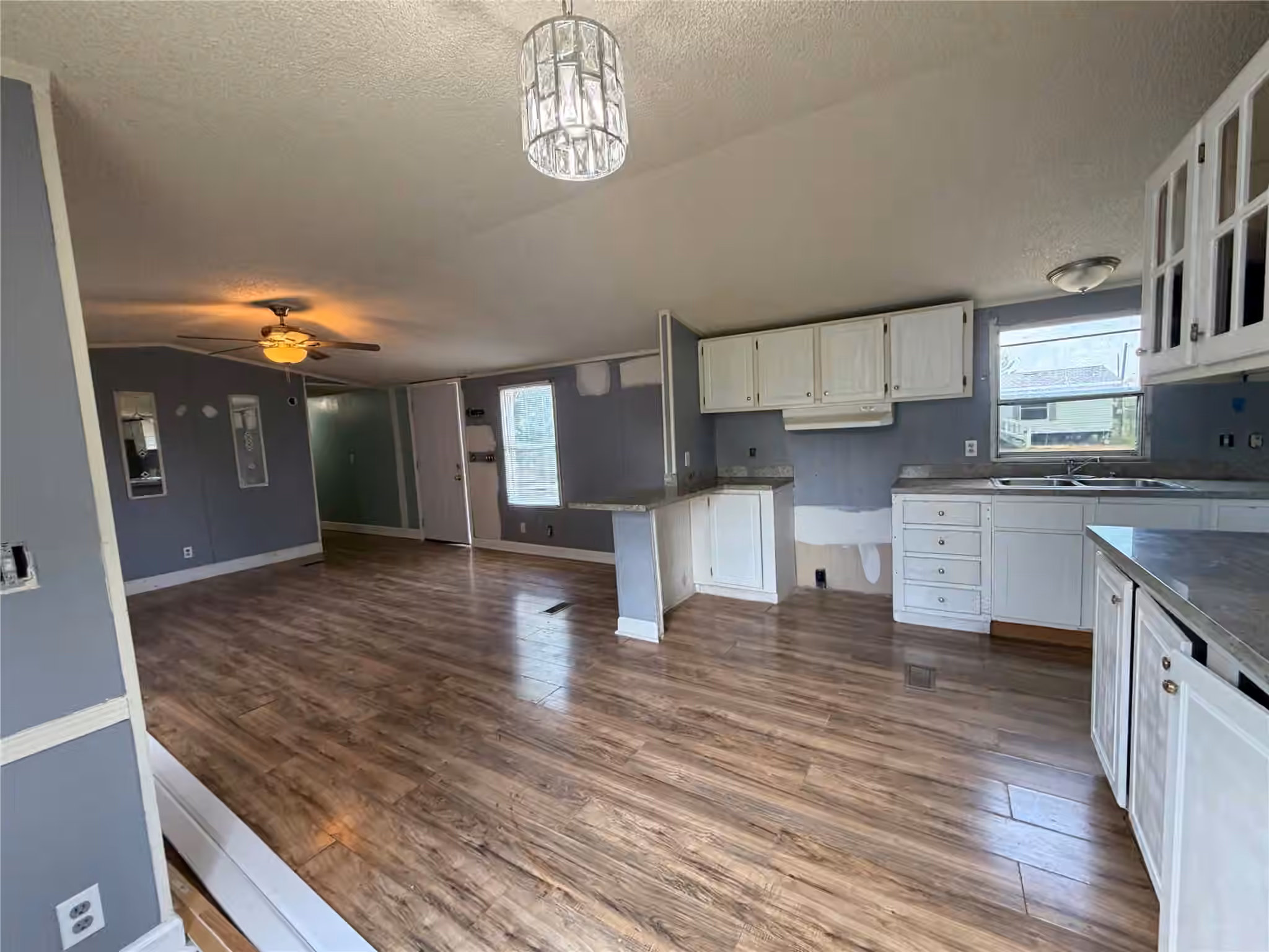 Photo 5 of 1726 Dolores Street, Rosharon, TX
