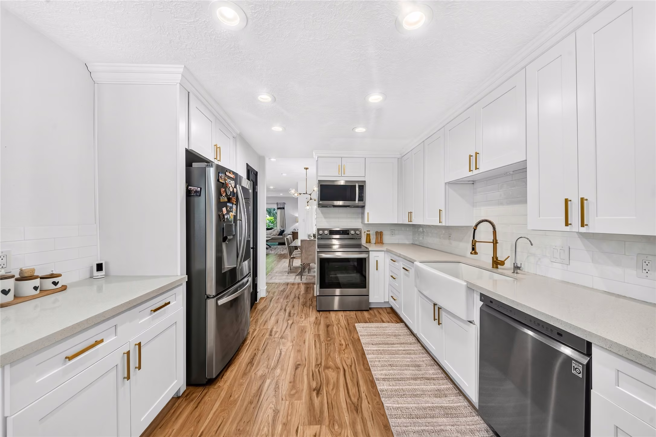 Photo 3 of 444 E Fair Harbor Lane, Houston, TX