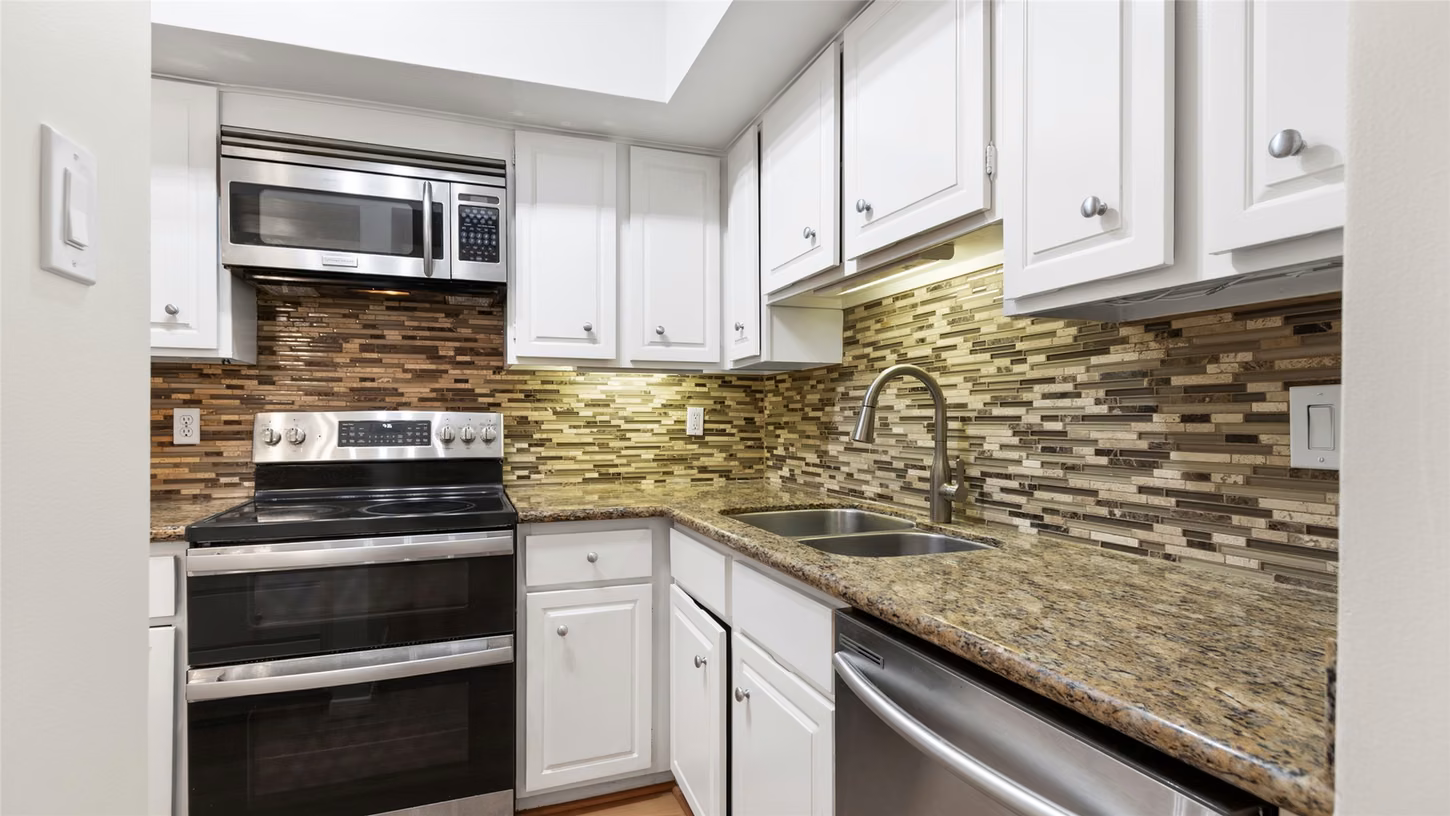Photo 5 of 1302 Augusta Drive 7, Houston, TX