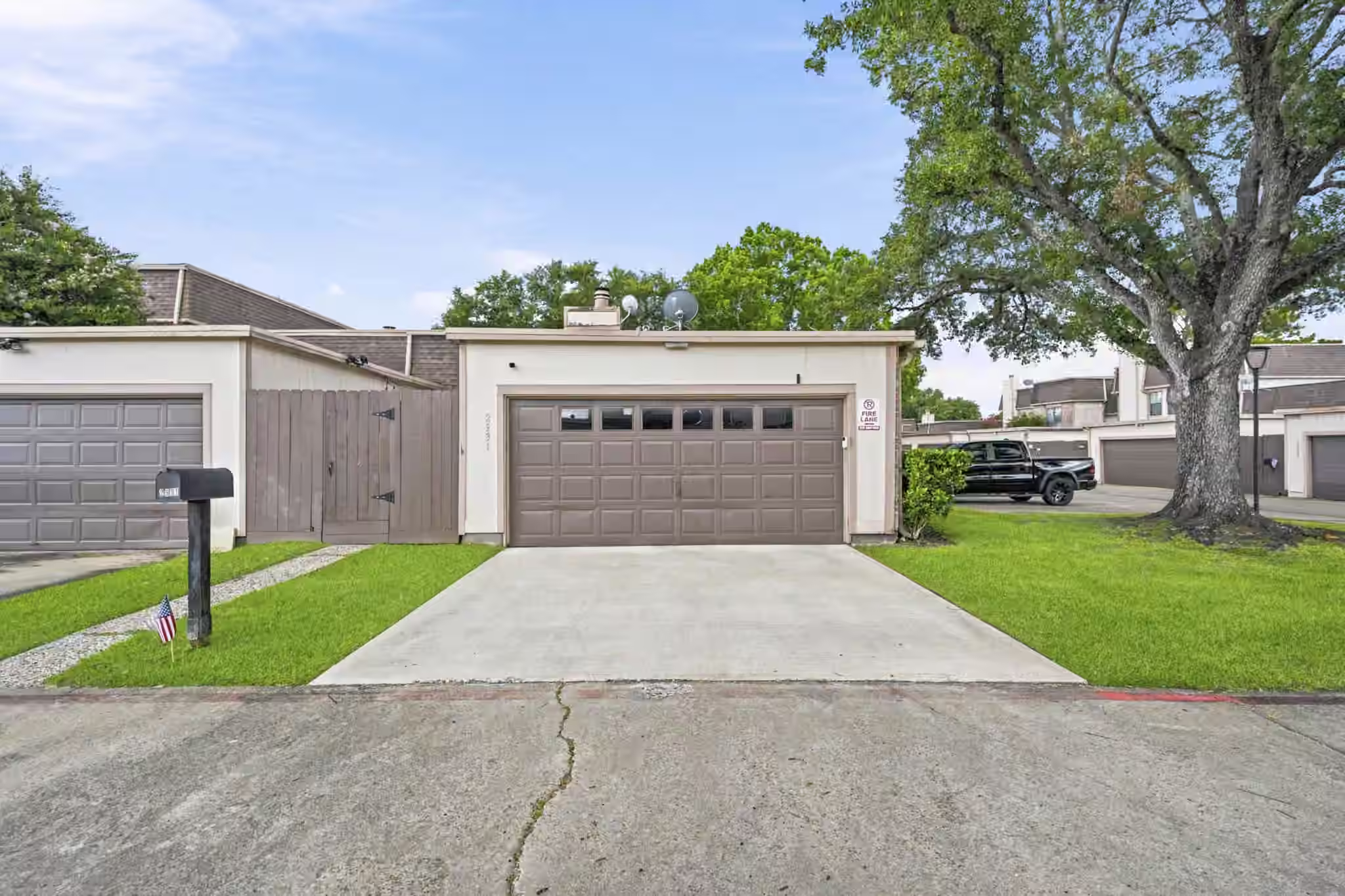 Photo 3 of 2931 Camelot Lane, Missouri City, TX