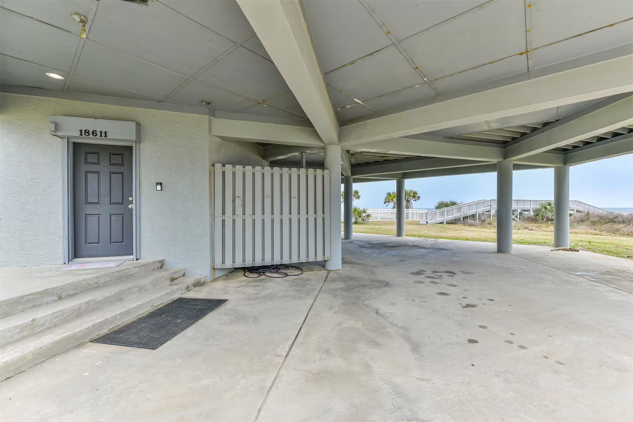 Photo 3 of 18611 W De Vaca Lane, Galveston, TX