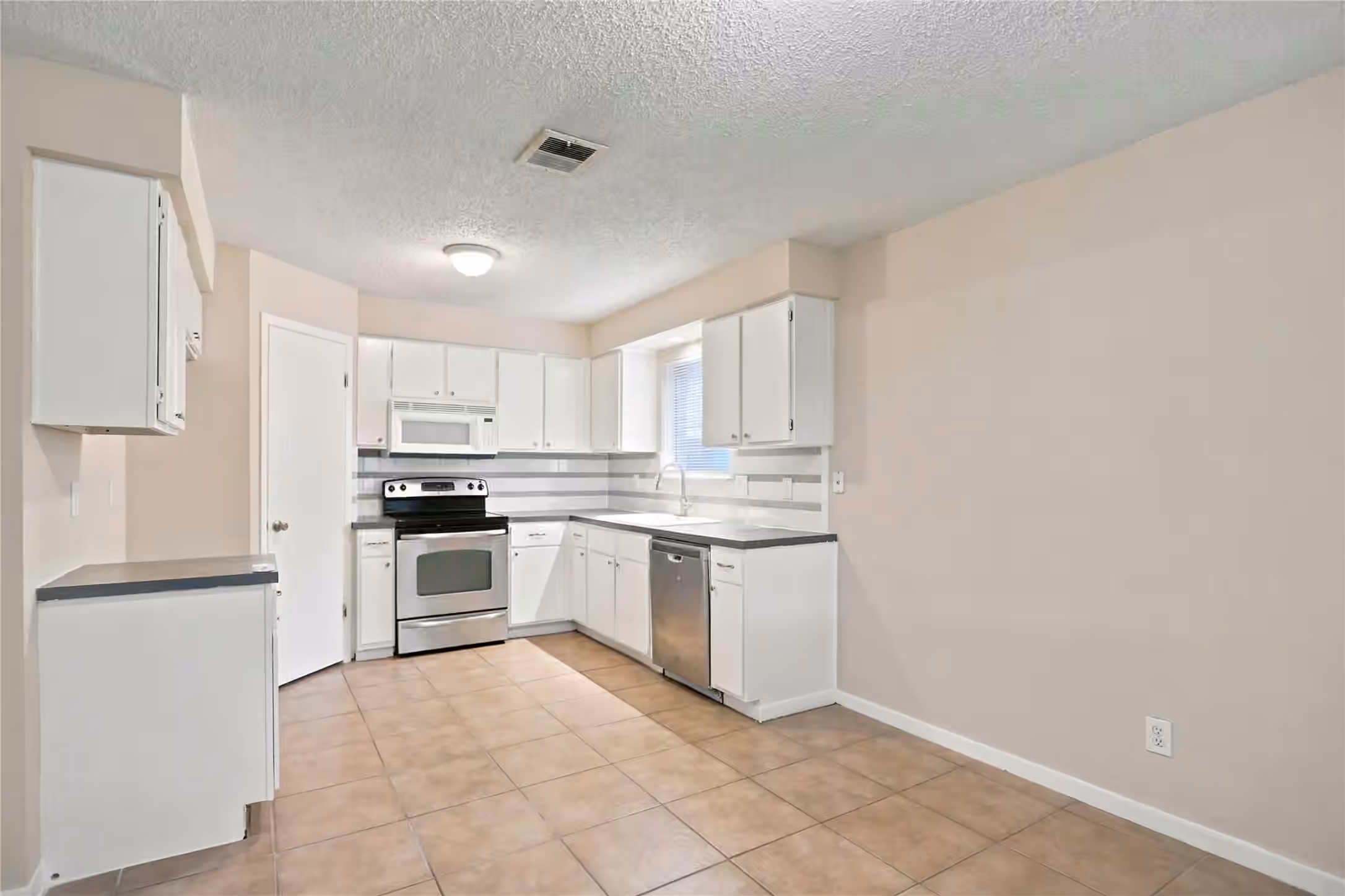 Photo 7 of 22423 Deville Drive, Katy, TX