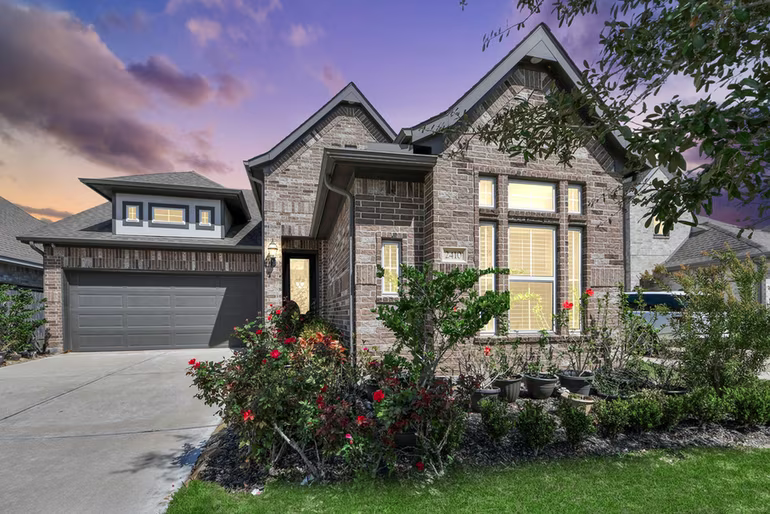 Photo of 2410 Manor Valley Lane, Missouri City, TX