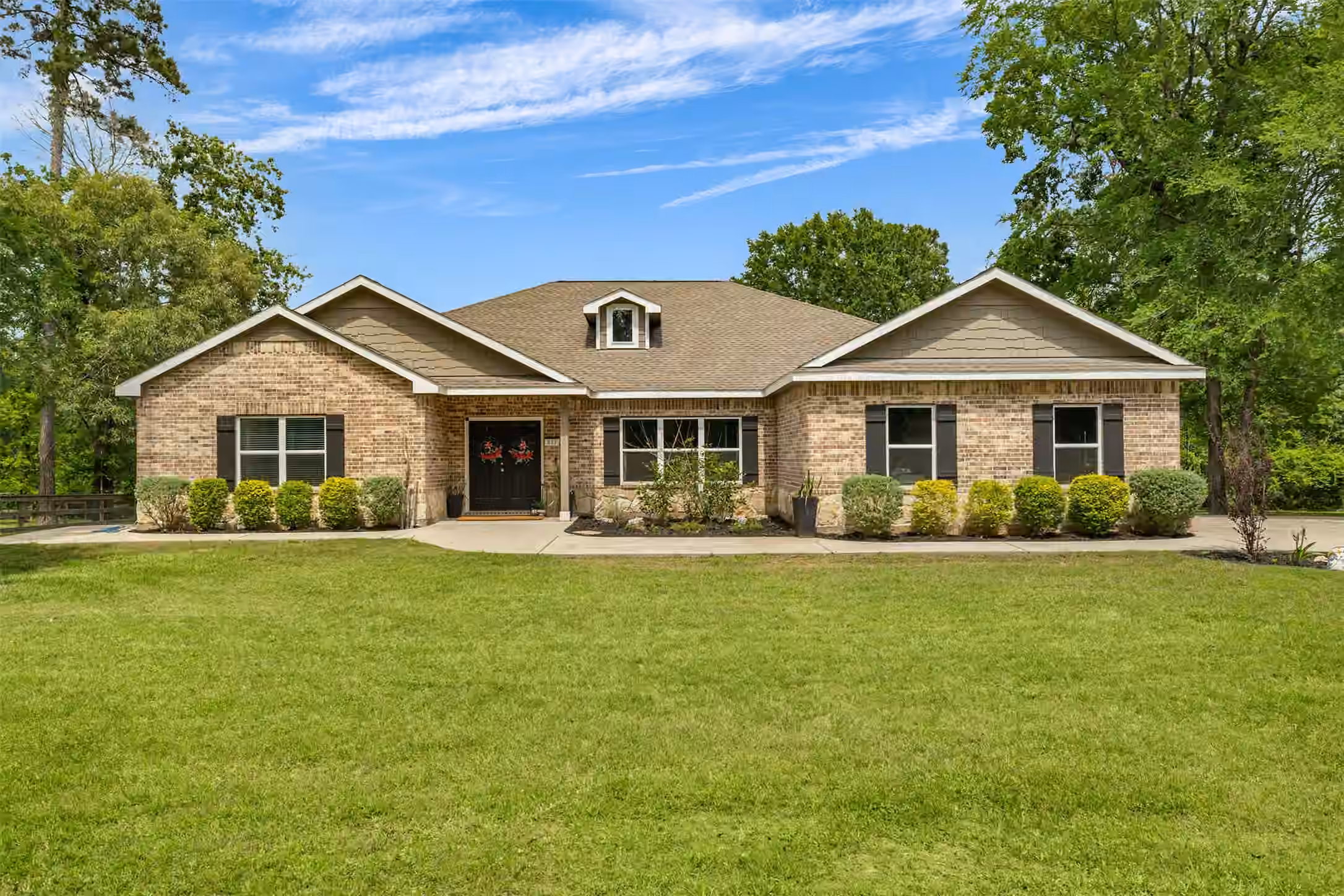Photo of 611 Meadow Xing Crossing, Magnolia, TX 77355