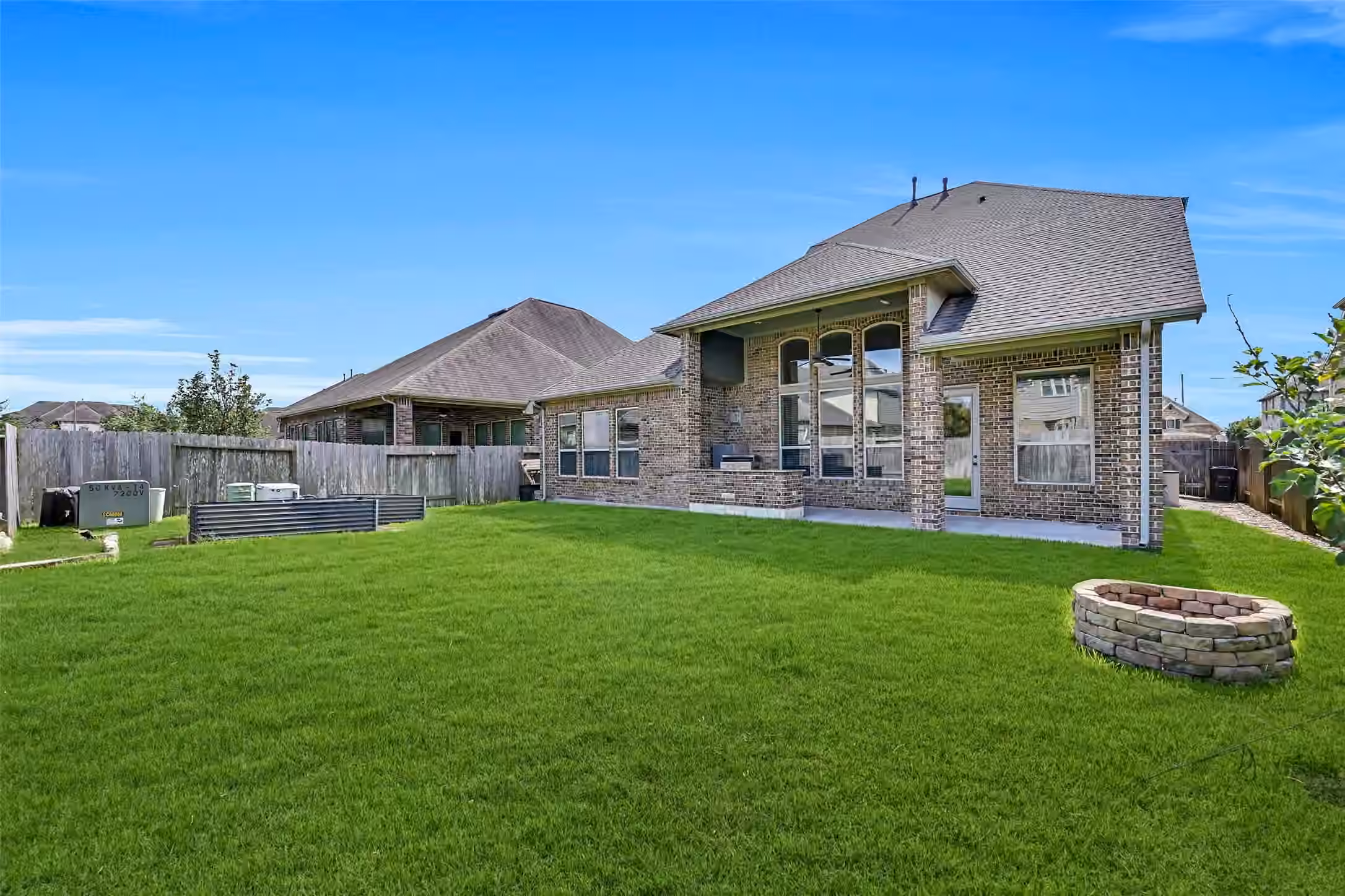 Photo 5 of 1645 Longwood Glen Lane, Friendswood, TX