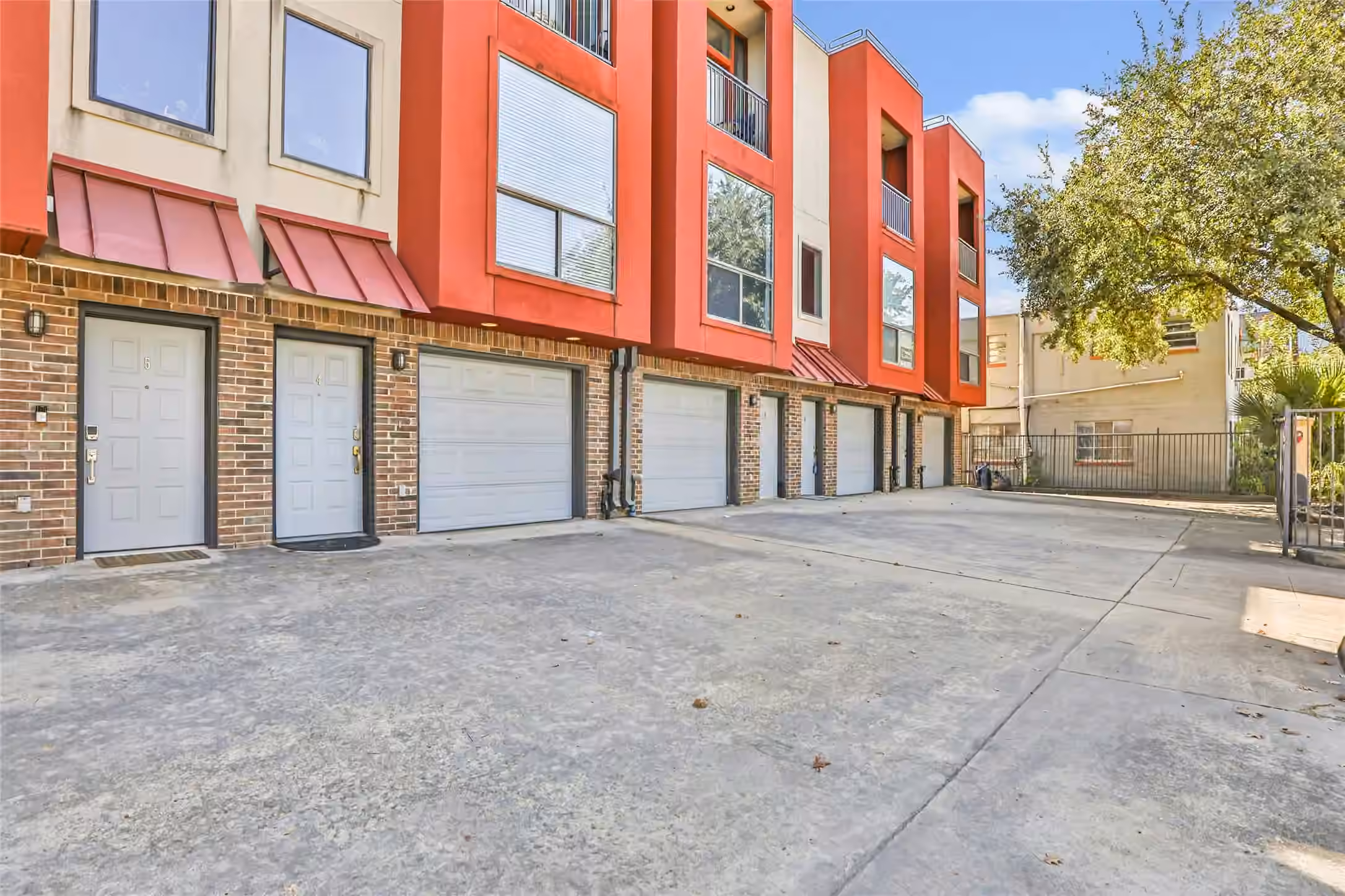 Photo 3 of 310 S Jensen Drive 2, Houston, TX