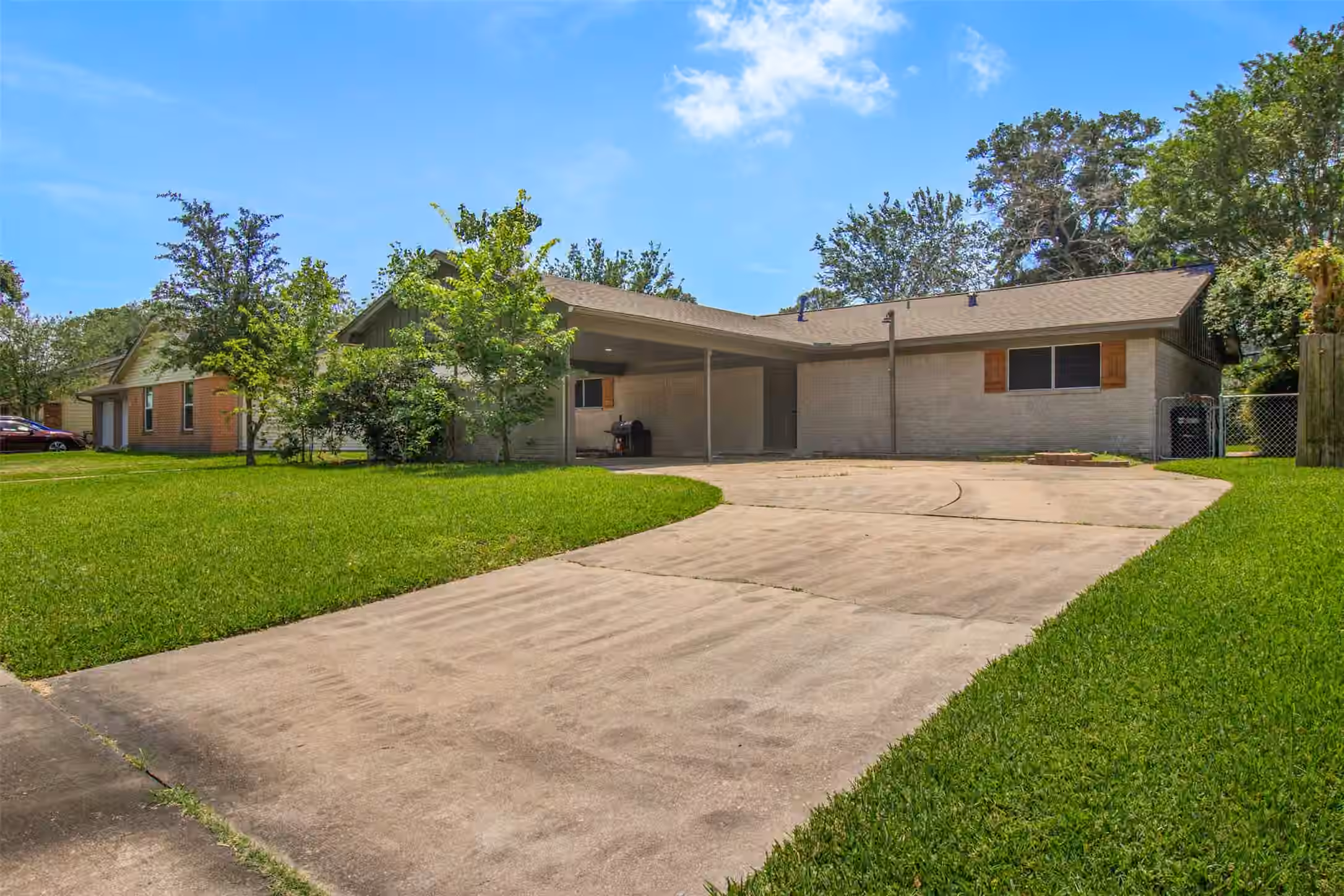 Photo 2 of 10406 Winding Trail Road, La Porte, TX