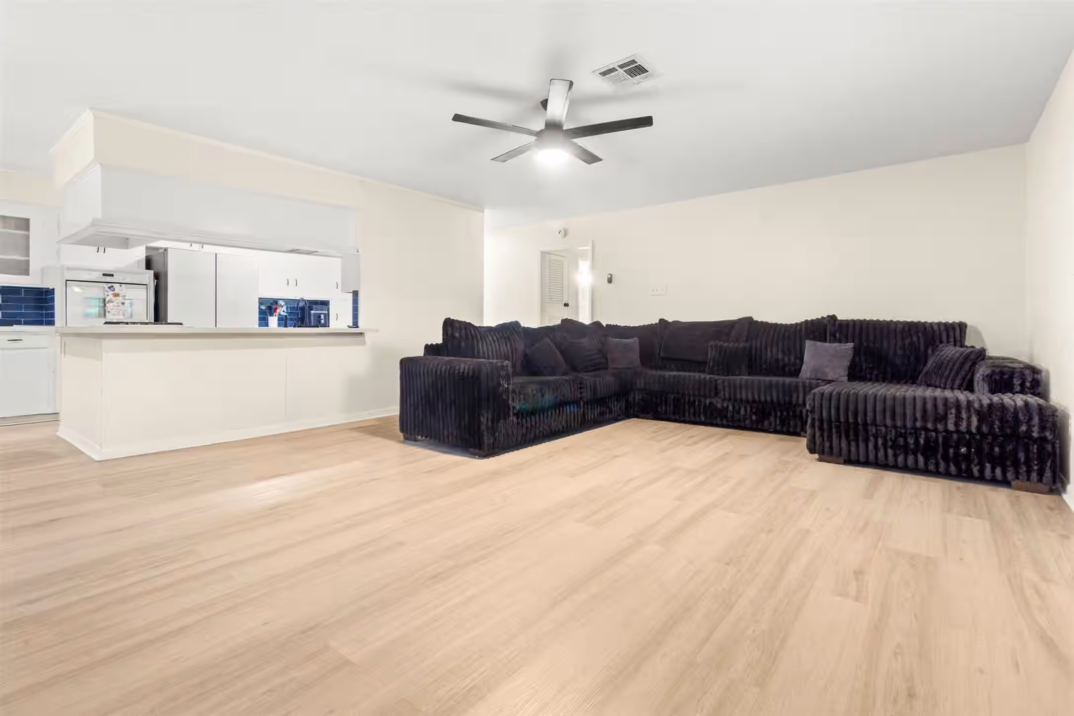 Photo 5 of 10406 Winding Trail Road, La Porte, TX