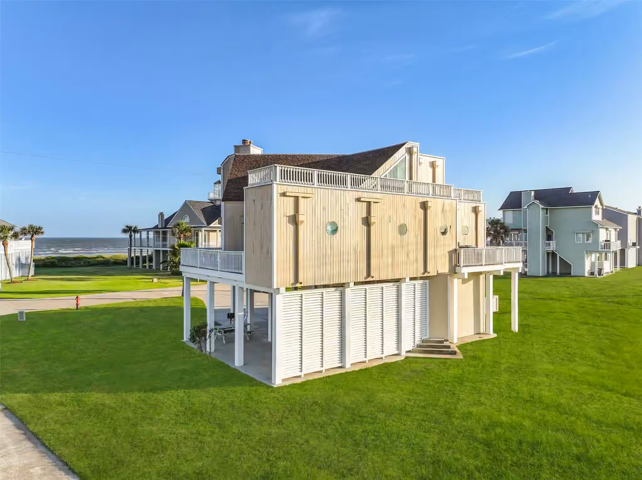 Photo 4 of 19131 Kahala Drive, Galveston, TX