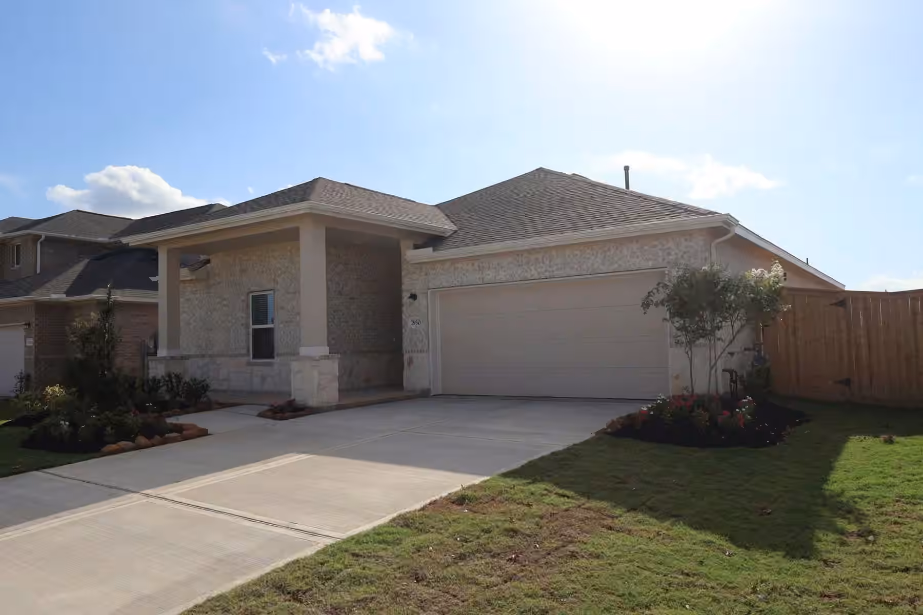Photo 2 of 7930 Jade Crest Drive, Angleton, TX