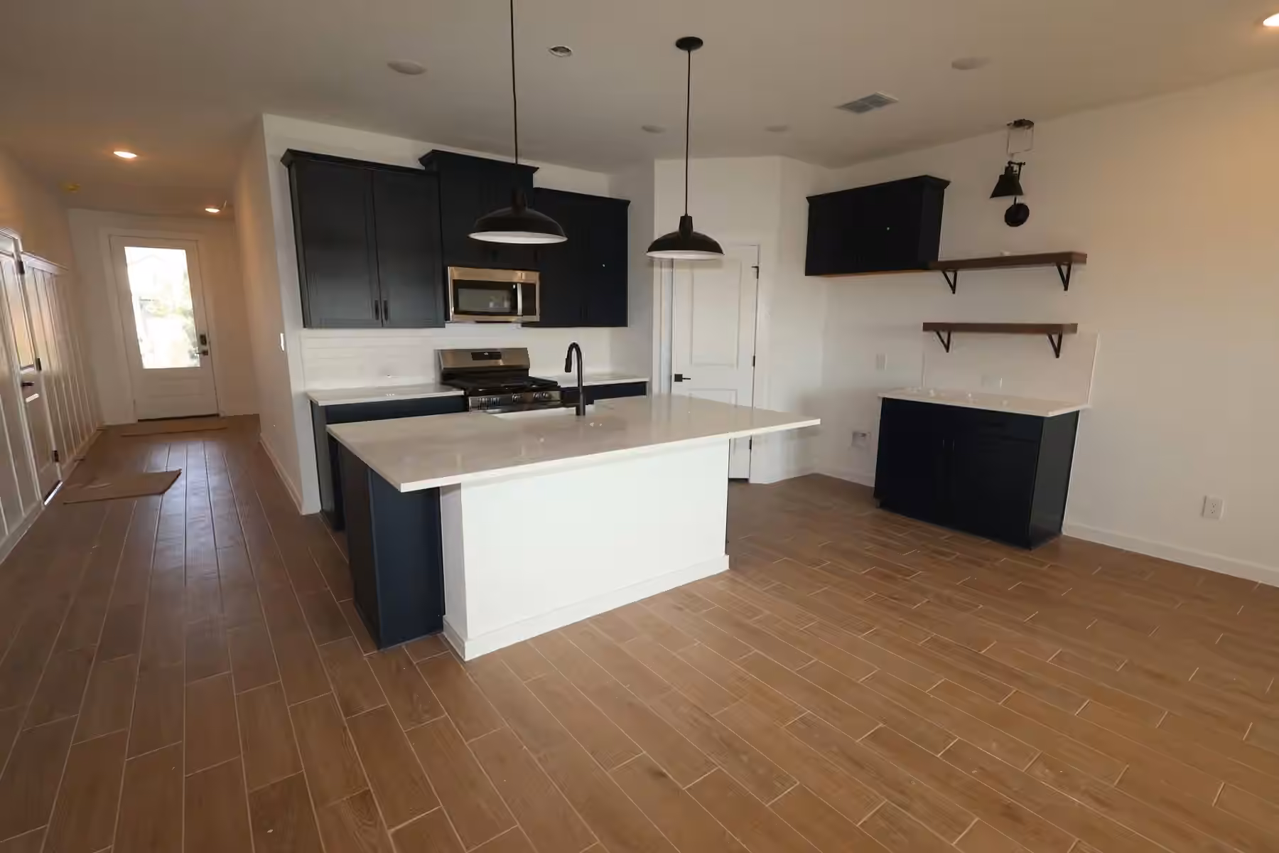 Photo 3 of 7930 Jade Crest Drive, Angleton, TX