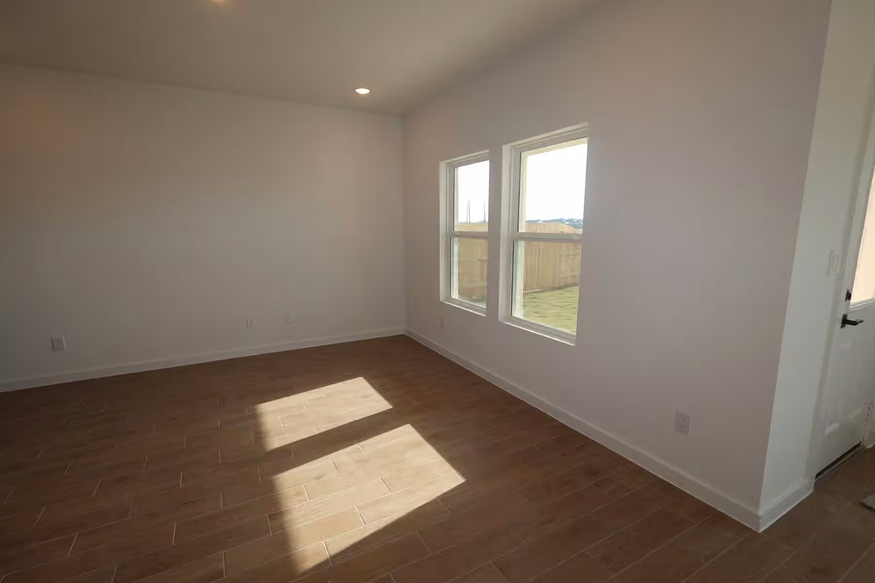 Photo 4 of 7930 Jade Crest Drive, Angleton, TX